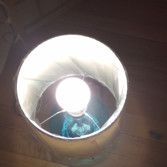 NWOT Blue Glass Table Lamp With Cream/White Shade - Picture 15 of 16